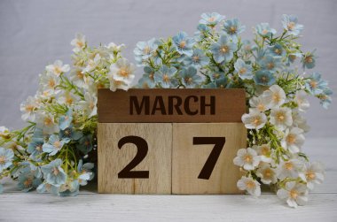 Tahta Takvim 27 Mart 'ı gösteriyor. Mart ayının 27 'si