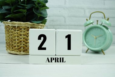 Ahşap Takvim 21 Nisan 'ı gösteriyor. 21 Nisan ayı.