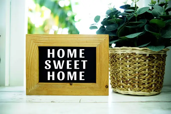 Home Sweet Home metni tahtaya yazıldı motivasyon ve ilham kaynağı alıntısı