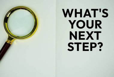 Bir sonraki adımın ne? Not sayfasına büyüteçle yazılmış metin mesajı