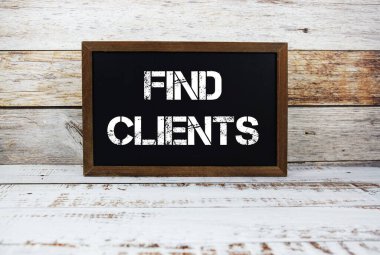 Tahta üzerinde istemci tipografisi metni bul