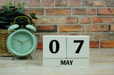 Tahta Takvim 7 Mayıs 'ı gösteriyor. 7 Mayıs 'ta