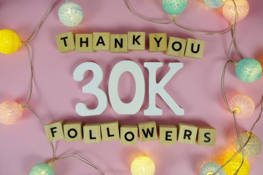 30000, 30K takipçileri sosyal medya abonelerini ve takipçilerini tebrik ediyor ve kutluyor.