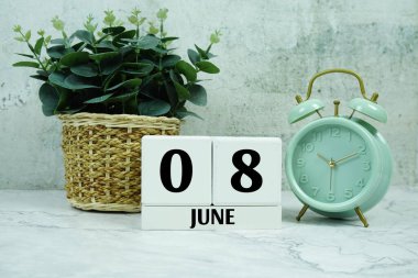 Tahta Takvim 8 Haziran 'ı gösteriyor. 8 Haziran