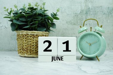 Ahşap Takvim 21 Haziran 'ı gösteriyor. 21. gün