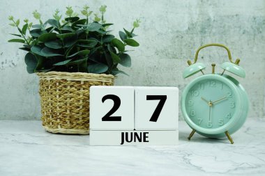Tahta Takvim 27 Haziran 'ı gösteriyor. 27. Gün
