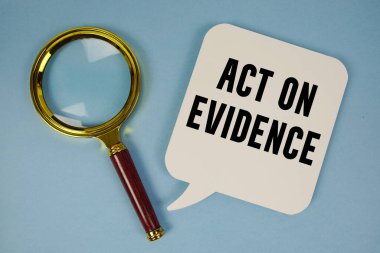 Olay Yeri İnceleme metni mavi arkaplanda büyüteç ile