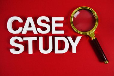 Vaka Çalışması metin iletisi ve kırmızı arkaplanda büyüteç