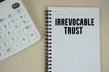 İş ve finans kavramının hesap makinesi cümlesine sahip geri çevrilemez Güven metni