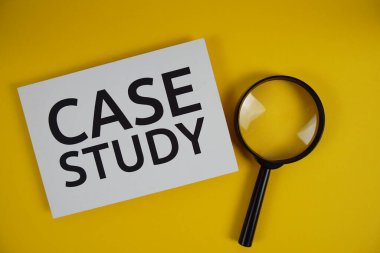 Sarı zemin üzerinde büyüteç düzlüğü olan vaka inceleme mektupları