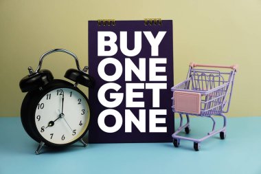 Satın al 1 Promosyon ve Pazarlama Mini tramvay alışveriş arabası ve çalar saat mavi ve sarı arka plan