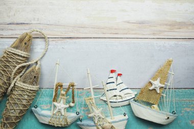 Ahşap arkaplanda denizcilik ve yaz arkaplan görüntüsü