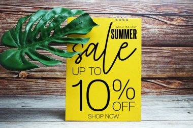 Bahar indirimi% 10 indirimli Promosyon İndirimli Perakende Alışveriş Konsepti