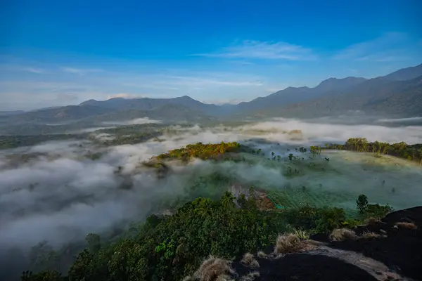 Malappuram 'ın Nilambur ilçesindeki Karimbayikota Kurishumala tepeleri.