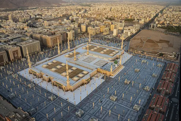 MASJID AL NABAWI, MADINAH, SAUDI ARABIA 'NIN AERİALİ 