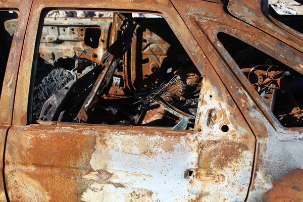NIce image of rusty car