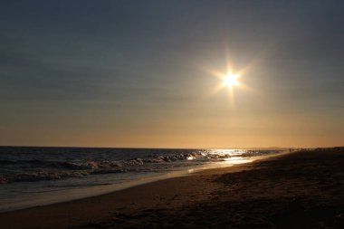 Rahat günbatımı kumsalının yaratıcı tasarımı