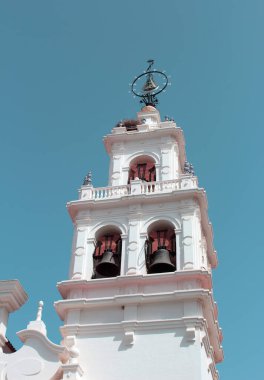 Güzel kilise fotoğrafının orijinal görüntüsü.