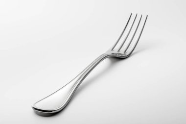 Boş çelik beyaz arka plan üzerinde izole çatal