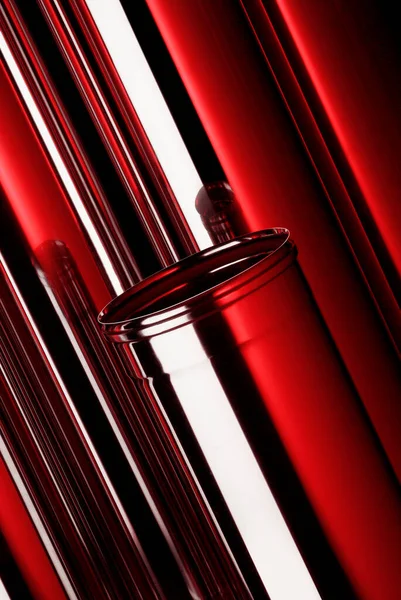 Composición Tubos Acero Inoxidable Pulido Con Reflejos Rojos — Foto de Stock