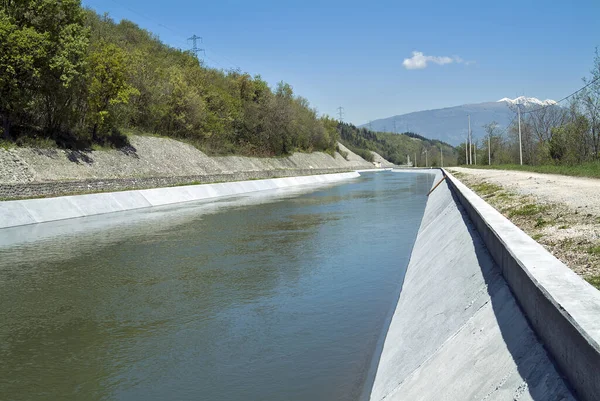 Colpo Orizzontale Canale Fluviale Artificiale Cemento Foto Stock