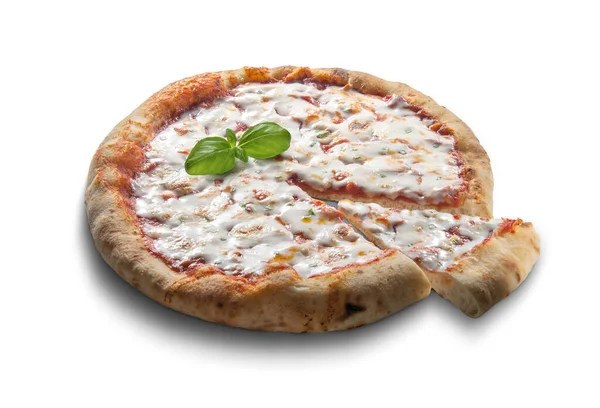 Clásica Pizza Redonda Margherita Rodajas Con Albahaca Aislada Sobre Fondo — Foto de Stock