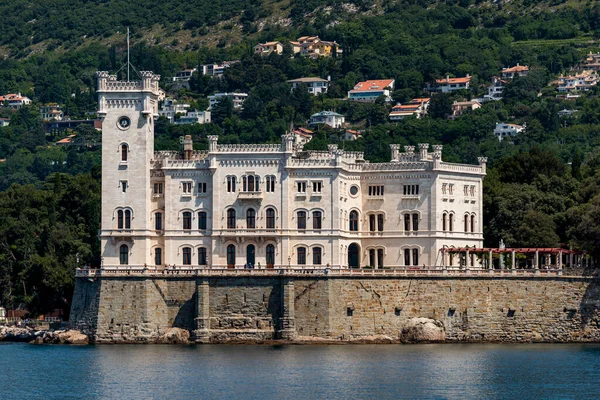 Trieste, İtalya - 7 Haziran 2023: Karabasan Kalesi