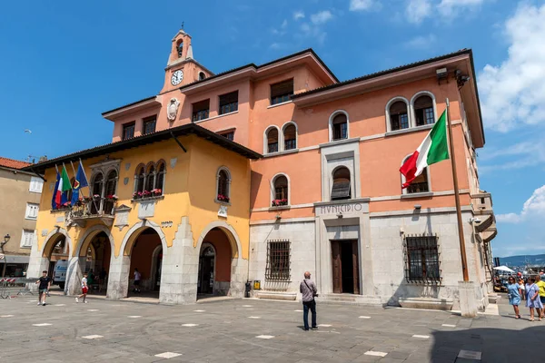 ムッジャ トリエステ イタリア 2023年6月6日 ムッジャのマルコーニ広場の市庁舎 — ストック写真