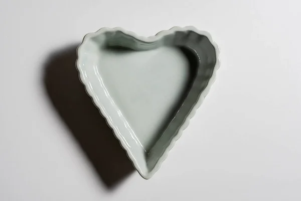 Bakvorm Voor Hartvormige Taarten Witte Ondergrond — Stockfoto