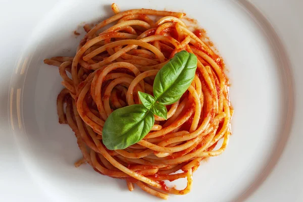 Vista Dall Alto Dettaglio Piatto Con Pomodoro Spaghetti Basilico Isolato Foto Stock Royalty Free