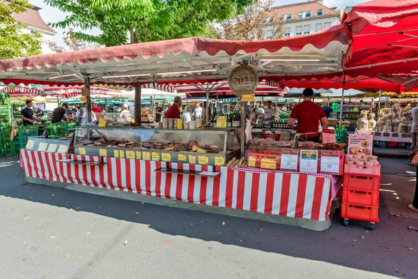奥地利格拉茨 2023年8月26日 萨拉米 在Kaiser Josef Platz的农贸市场上的熏肉和奶酪摊 — 图库照片
