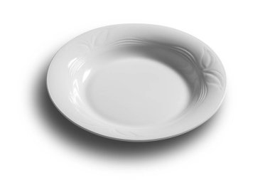Beyaz zemin üzerinde boş beyaz süslemeli çorba tabağı beyaz zemin üzerinde izole