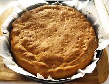 Köy turtası taze pişmiş.