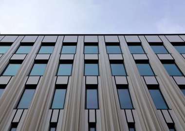 Modern bina. Alt manzara. Apartman binası.