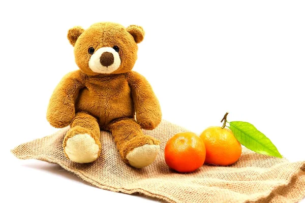 Teddybär Mandarinenorangen Und Jutebeutel Isoliert Auf Weißem Hintergrund Konzept Sankt — Stockfoto