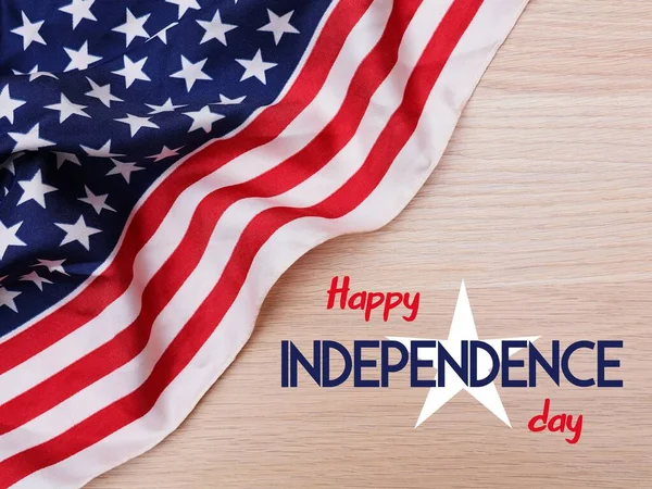 Bandeira Americana Envolta Fundo Madeira Texto Feliz Dia Independência — Fotografia de Stock