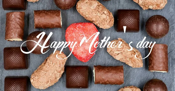 Heerlijke Chocolade Pralines Bovenaanzicht Moederdag Kaart — Stockfoto