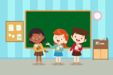 Çocuklar kitapların üzerinde oturup kitap okuyor. Oğlan ve kızlar öğreniyor ya da okuyor. Okula Dönüş Konsepti eğitimli çocuklar. Kara tahta ve okul dünyası ikonu olan öğrenciler.