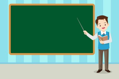 Mutlu Öğretmen Öğrencilere Sınıfta karatahtayla ders veriyor