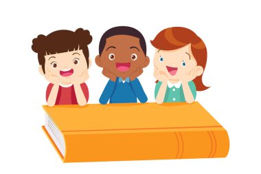 Çocuklar kitapların üzerinde oturup kitap okuyor. Oğlan ve kızlar öğreniyor ya da okuyor. Okula Dönüş Konsepti eğitimli çocuklar. Öğrenciler ellerinde ders kitapları ve okul dünyası ikonu tutuyorlar. 