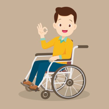 Genç adam tekerlekli sandalyede oturuyor. Tekerlekli sandalyedeki erkek hasta.