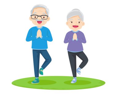 Yaşlı çift yoga yapıyor. Egzersiz yapan aktif büyükanne ve büyükbaba. Spor. Sabah egzersizleri. Aile spordan ve sağlıklı bir yaşam tarzından hoşlanır..