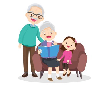Aile birlikte kitap okuyor. Büyükbaba, anne ve çocukları.
