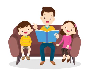 Aile birlikte kitap okuyor. Büyükbaba, anne ve çocukları.