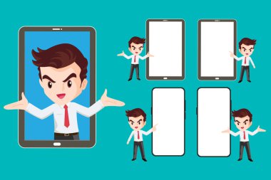 İş adamı akıllı telefonlu sunumu gösterdi