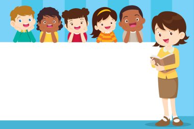 Öğretmen ve çocuklar boş tabela sunumunda. Çocuklar ve afiş. Boş kağıtlarda oğlan ve kız.