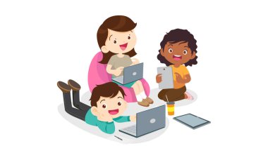 Çocuklar çevrimiçi eğitim kurslarında