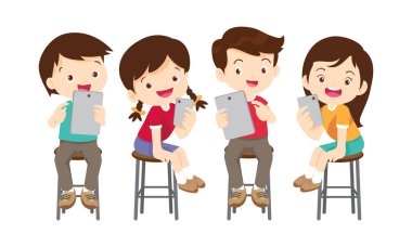 Çocuklar çevrimiçi eğitim kurslarında