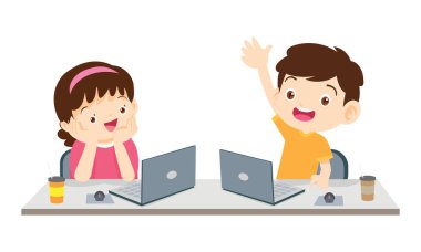 Çocuklar çevrimiçi eğitim kurslarında