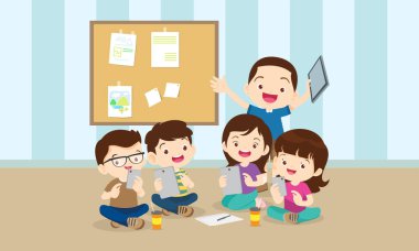 Çocuklar çevrimiçi eğitim kurslarında